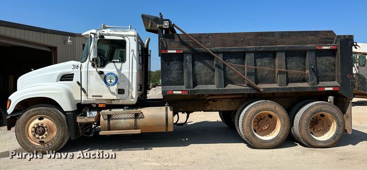 image for item OC9195 2003 Mack CV713 Granite dump truck