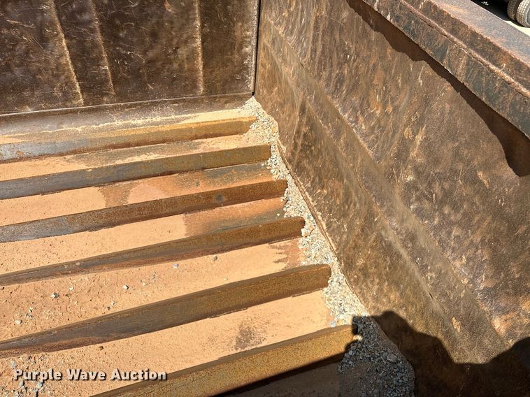 image for item OC9195 2003 Mack CV713 Granite dump truck