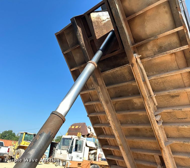 image for item OC9195 2003 Mack CV713 Granite dump truck