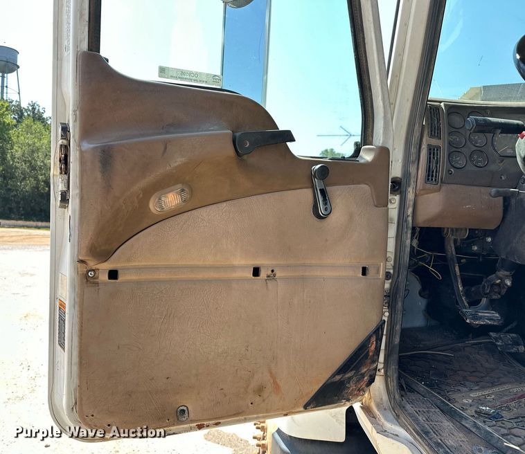 image for item OC9195 2003 Mack CV713 Granite dump truck