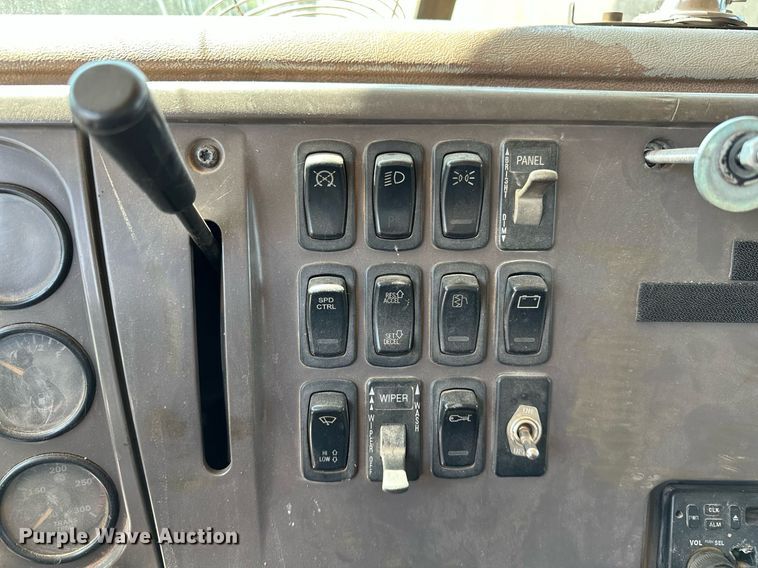 image for item OC9195 2003 Mack CV713 Granite dump truck