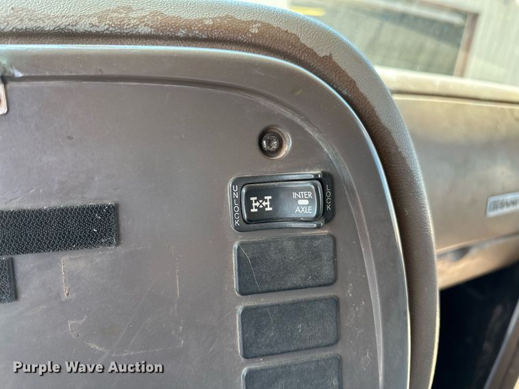 image for item OC9195 2003 Mack CV713 Granite dump truck