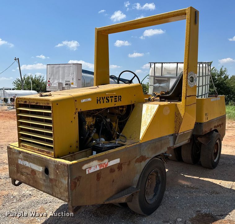 image for item OC9196 Hyster C530A pneumatic roller