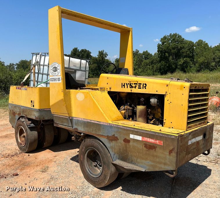 image for item OC9196 Hyster C530A pneumatic roller