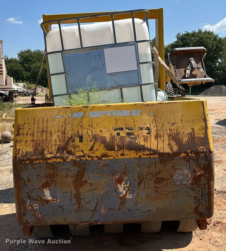 image for item OC9196 Hyster C530A pneumatic roller