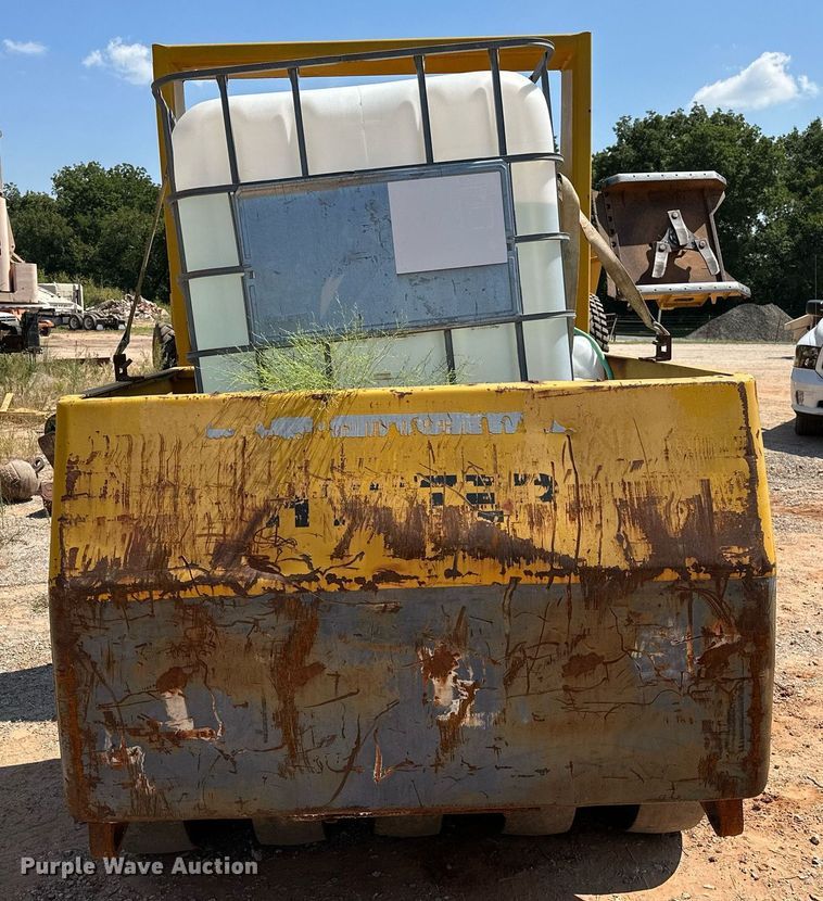 image for item OC9196 Hyster C530A pneumatic roller