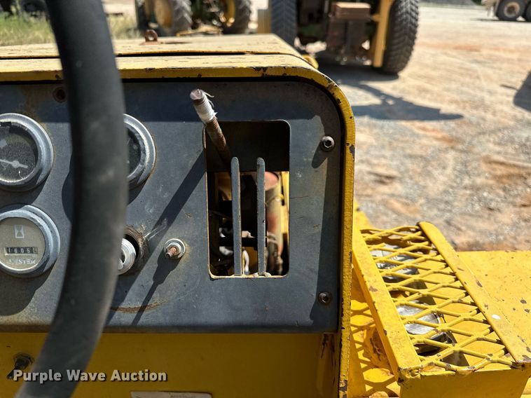 image for item OC9196 Hyster C530A pneumatic roller