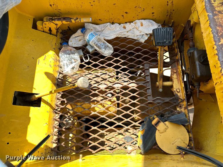 image for item OC9196 Hyster C530A pneumatic roller