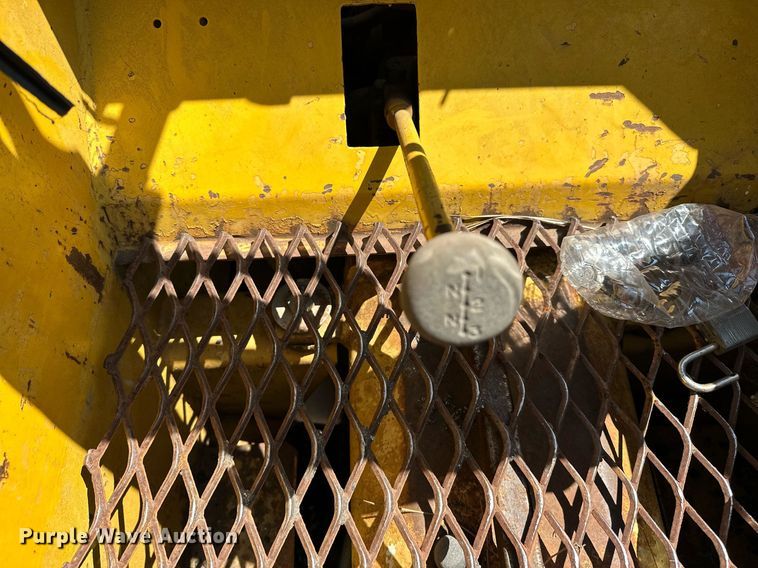 image for item OC9196 Hyster C530A pneumatic roller