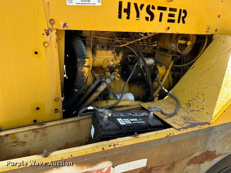 image for item OC9196 Hyster C530A pneumatic roller