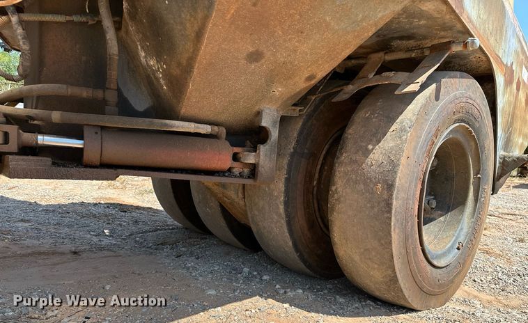 image for item OC9196 Hyster C530A pneumatic roller