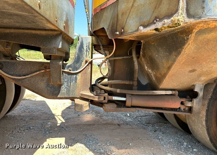 image for item OC9196 Hyster C530A pneumatic roller