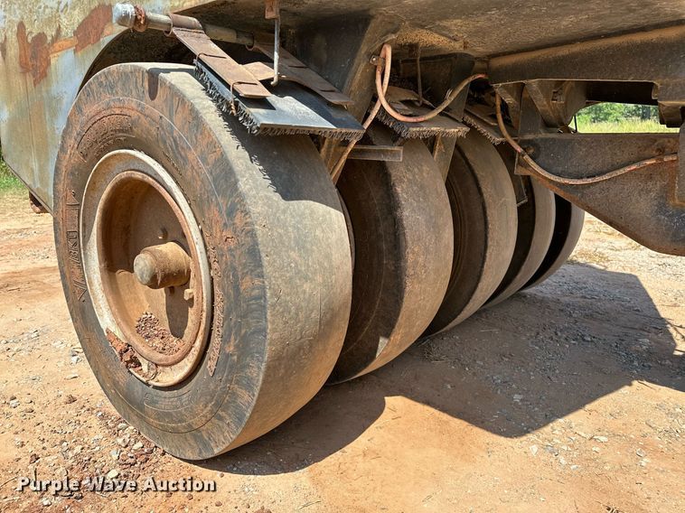 image for item OC9196 Hyster C530A pneumatic roller