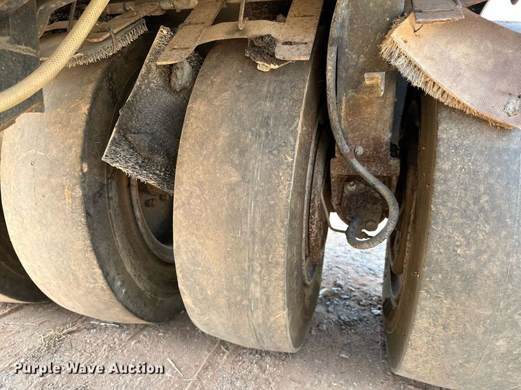 image for item OC9196 Hyster C530A pneumatic roller