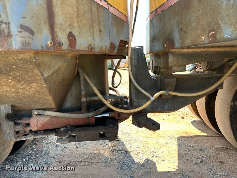 image for item OC9196 Hyster C530A pneumatic roller