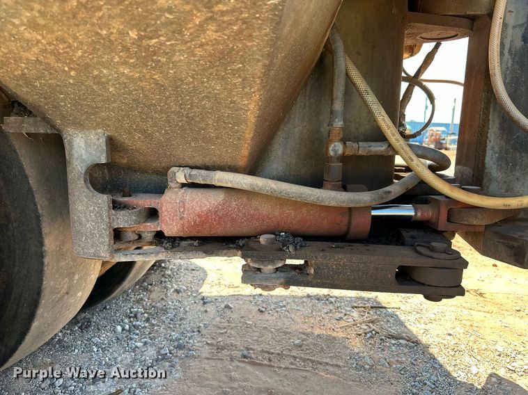 image for item OC9196 Hyster C530A pneumatic roller