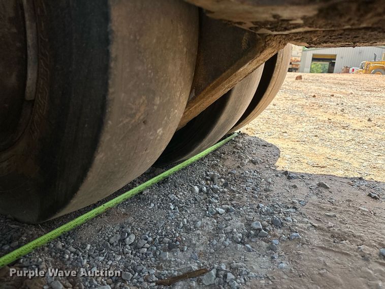 image for item OC9196 Hyster C530A pneumatic roller