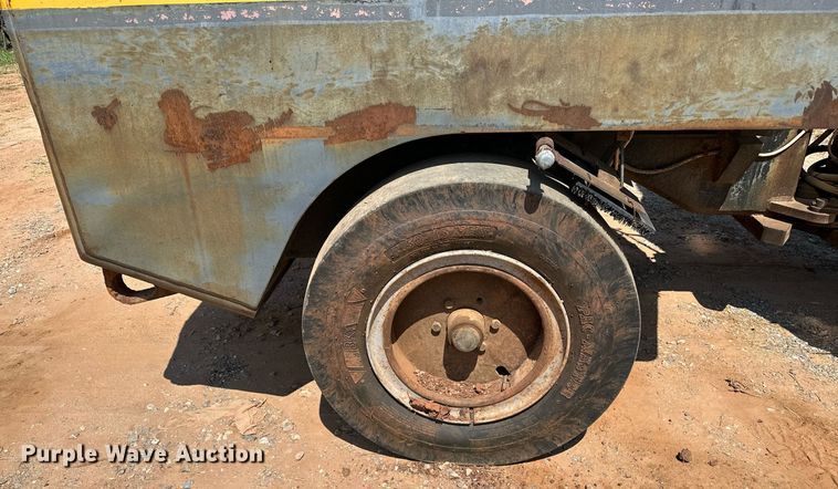 image for item OC9196 Hyster C530A pneumatic roller