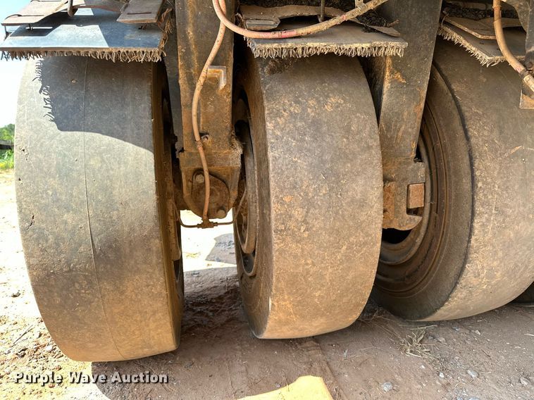 image for item OC9196 Hyster C530A pneumatic roller