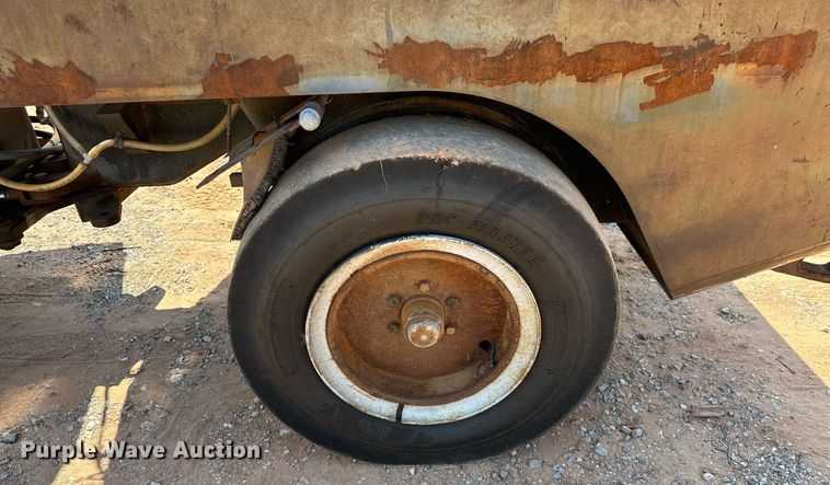 image for item OC9196 Hyster C530A pneumatic roller