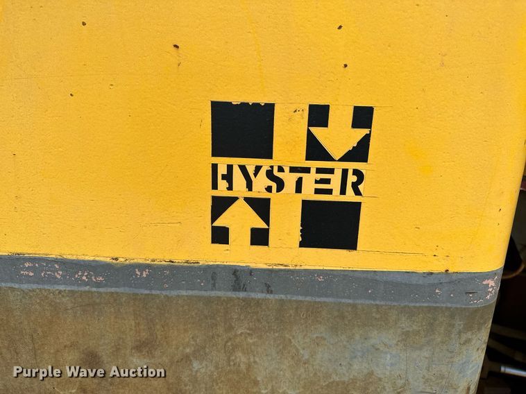 image for item OC9196 Hyster C530A pneumatic roller