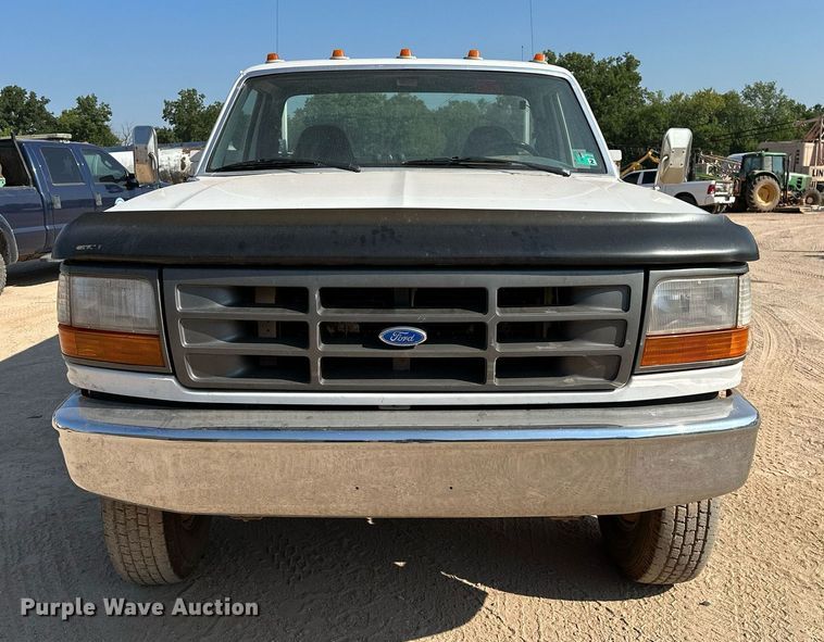 image for item OC9198 1995 Ford F450 Super Duty utility / service truck