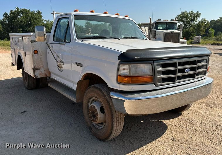 image for item OC9198 1995 Ford F450 Super Duty utility / service truck