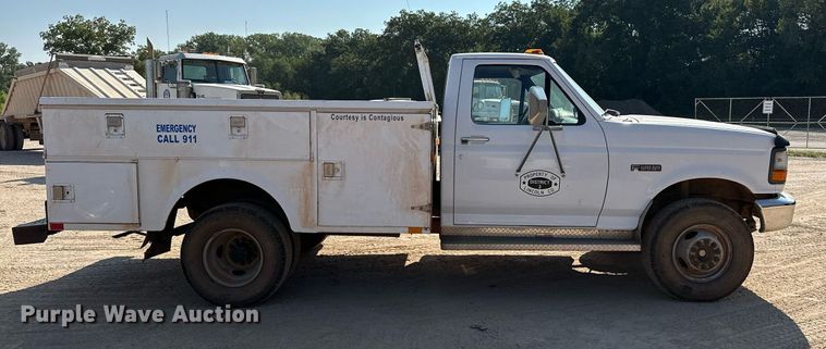 image for item OC9198 1995 Ford F450 Super Duty utility / service truck
