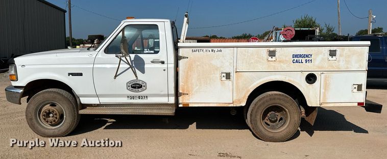 image for item OC9198 1995 Ford F450 Super Duty utility / service truck