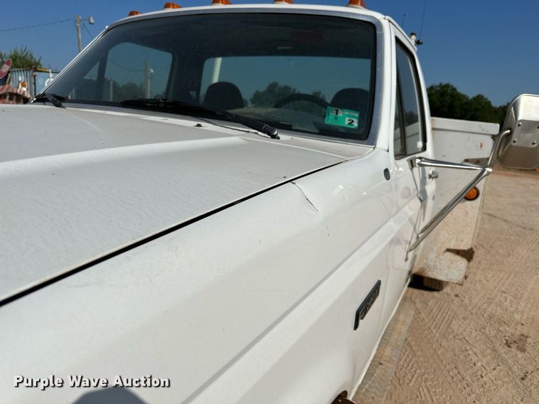 image for item OC9198 1995 Ford F450 Super Duty utility / service truck