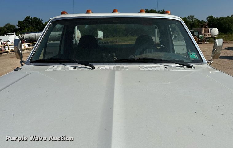 image for item OC9198 1995 Ford F450 Super Duty utility / service truck