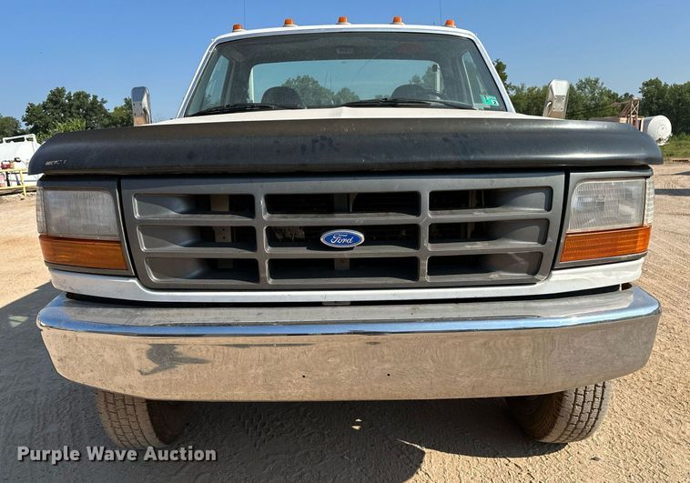 image for item OC9198 1995 Ford F450 Super Duty utility / service truck