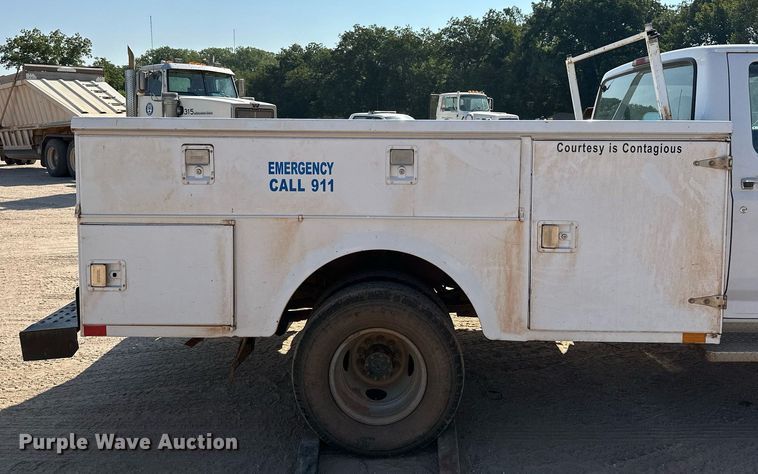 image for item OC9198 1995 Ford F450 Super Duty utility / service truck