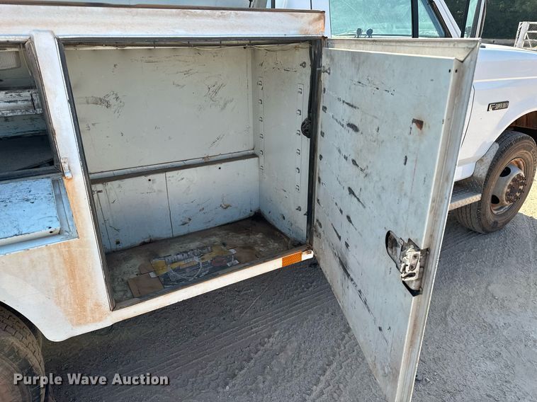 image for item OC9198 1995 Ford F450 Super Duty utility / service truck