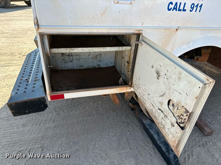 image for item OC9198 1995 Ford F450 Super Duty utility / service truck