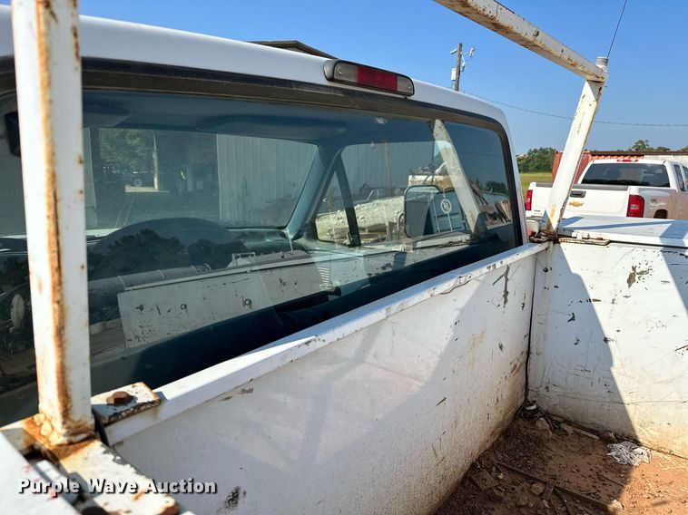 image for item OC9198 1995 Ford F450 Super Duty utility / service truck