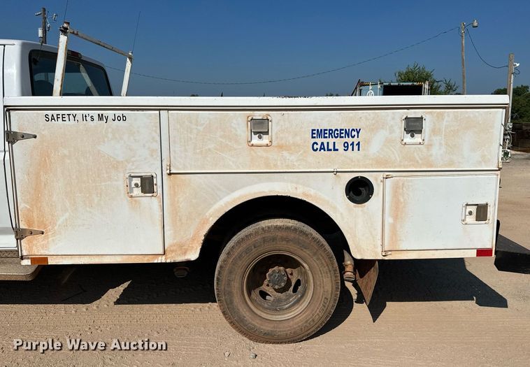 image for item OC9198 1995 Ford F450 Super Duty utility / service truck