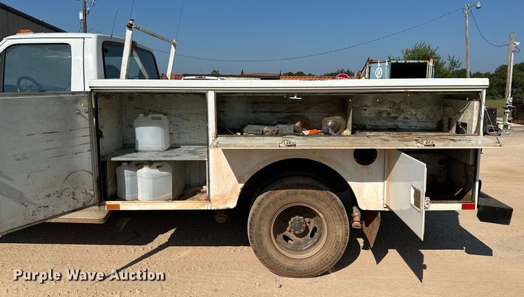 image for item OC9198 1995 Ford F450 Super Duty utility / service truck