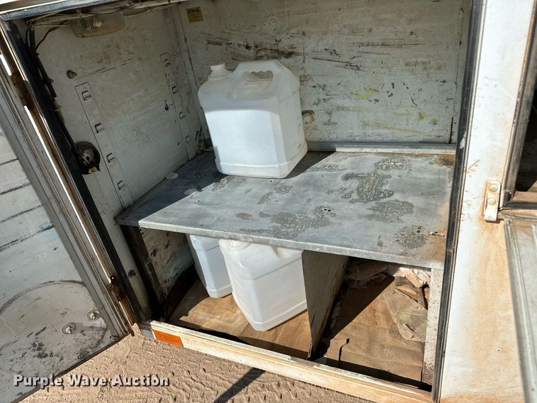 image for item OC9198 1995 Ford F450 Super Duty utility / service truck