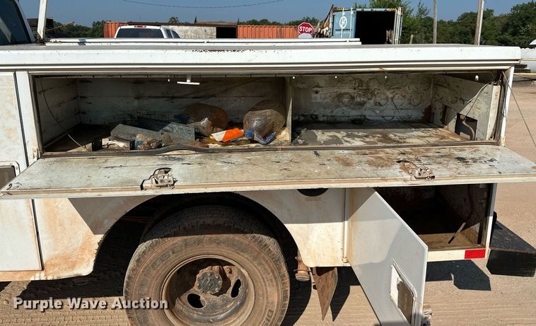 image for item OC9198 1995 Ford F450 Super Duty utility / service truck