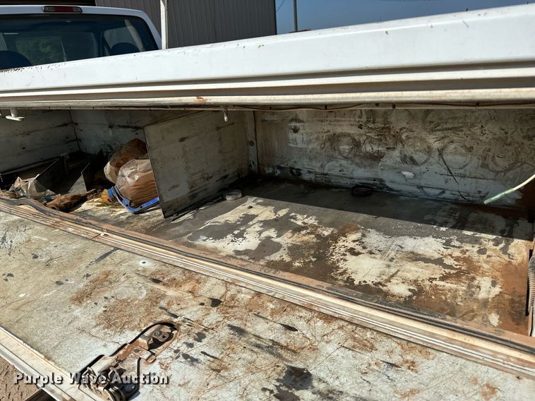 image for item OC9198 1995 Ford F450 Super Duty utility / service truck