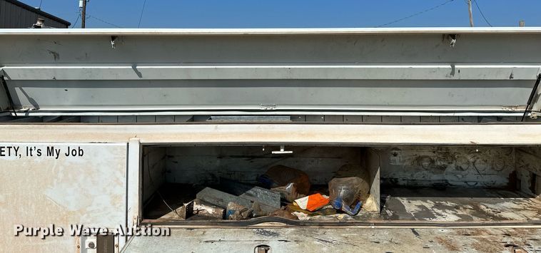 image for item OC9198 1995 Ford F450 Super Duty utility / service truck