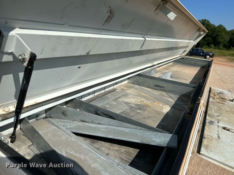 image for item OC9198 1995 Ford F450 Super Duty utility / service truck