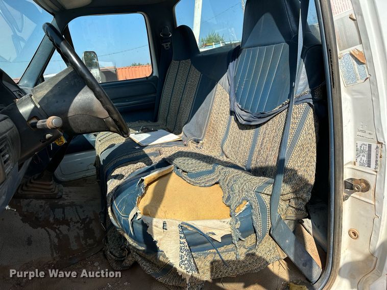 image for item OC9198 1995 Ford F450 Super Duty utility / service truck