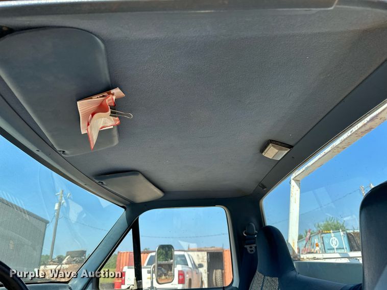 image for item OC9198 1995 Ford F450 Super Duty utility / service truck