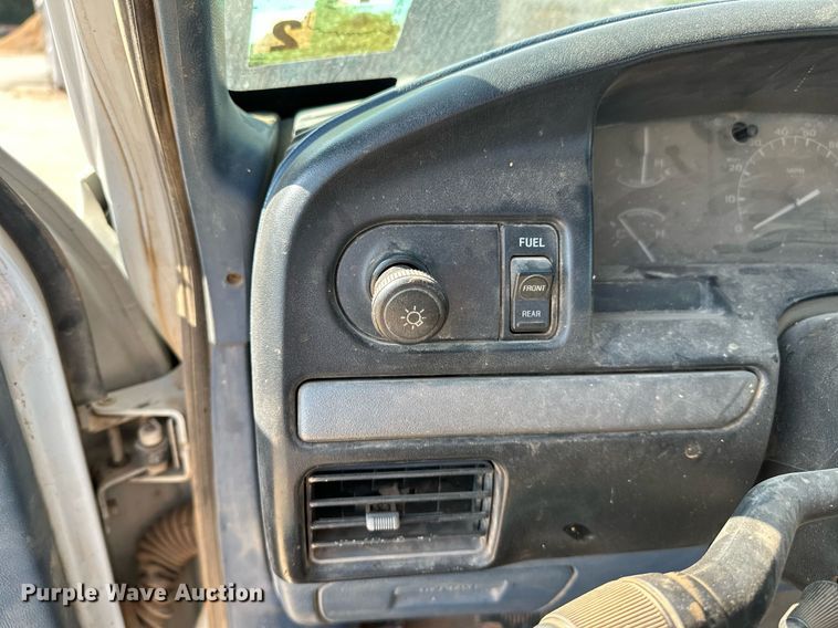 image for item OC9198 1995 Ford F450 Super Duty utility / service truck