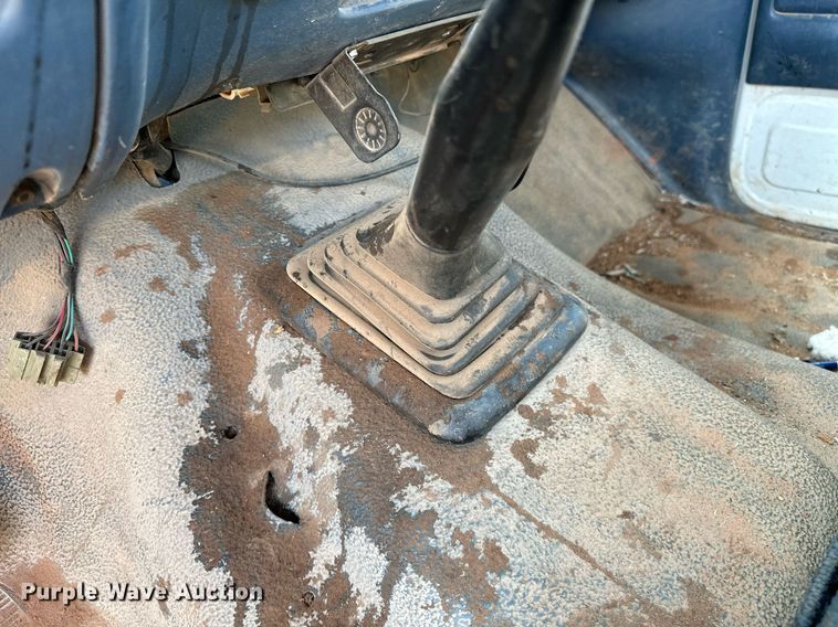 image for item OC9198 1995 Ford F450 Super Duty utility / service truck