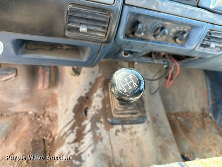 image for item OC9198 1995 Ford F450 Super Duty utility / service truck