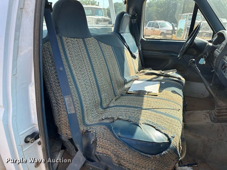 image for item OC9198 1995 Ford F450 Super Duty utility / service truck