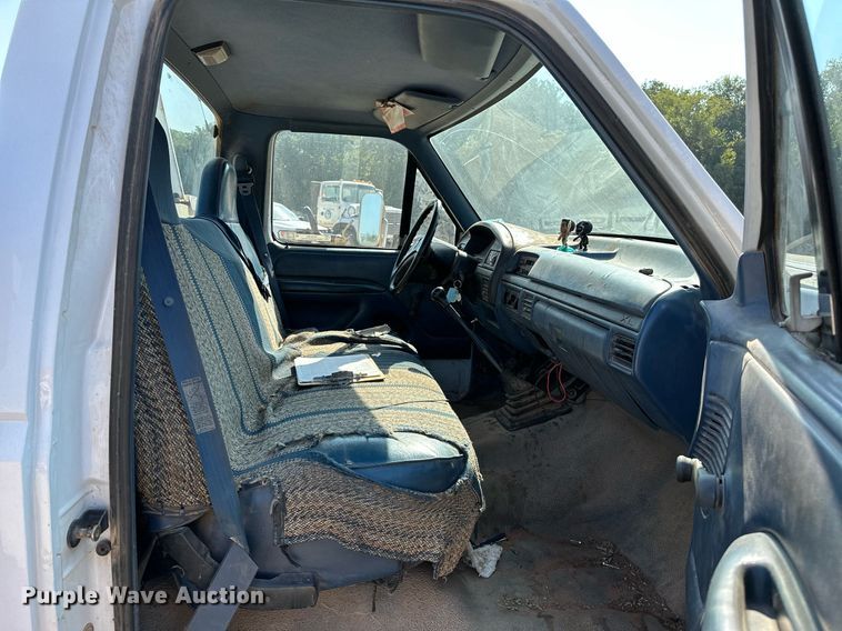 image for item OC9198 1995 Ford F450 Super Duty utility / service truck